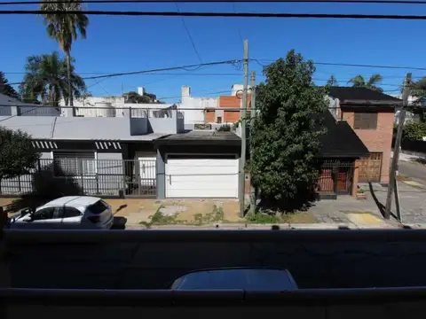 EXCELENTE DEPARTAMENTO DE 2 AMBIENTES AL FRENTE CON BALCON