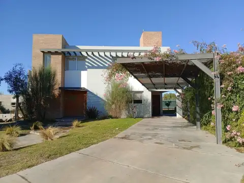 Casa a la venta en B Las Cortaderas 2. Guaymallén