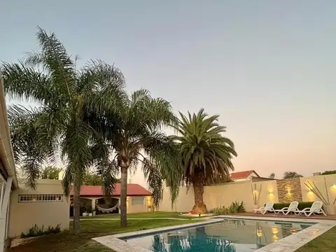 Casa 5 ambientes con 3 baños