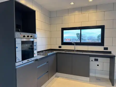 Casa 4 ambientes con 3 baños