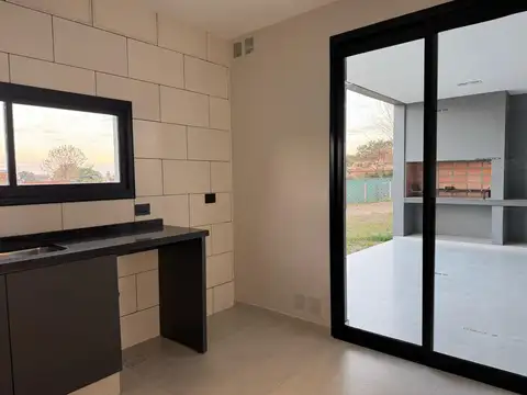 Casa en Alquiler con 1 cochera