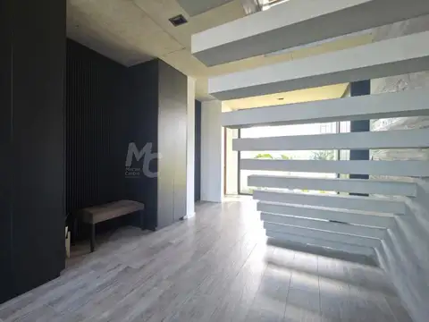Casa 7 ambientes con 5 baños