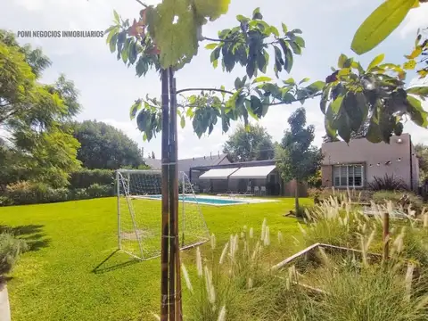 Casa en Venta con 3 cocheras