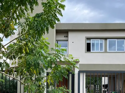 En venta hermosa casa con terreno en Lomas del Golf