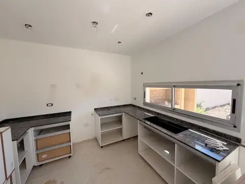Casa 4 ambientes con 3 baños