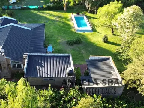 Casa en Venta con 2 cocheras