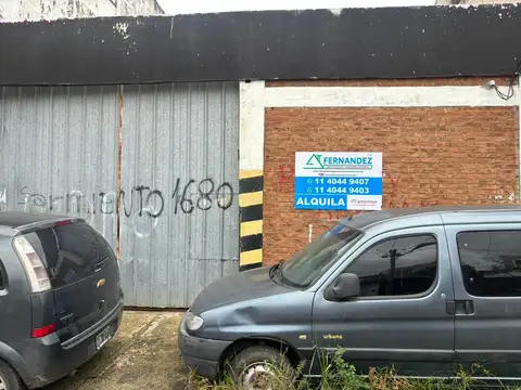 Galpón en alquiler 8.66 x 28 con importante playón en Quilmes Centro