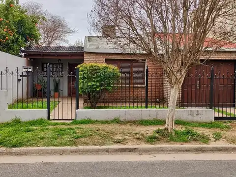 SE VENDE HERMOSA CASA DE 3 DORM EN ALTO ALBERDI