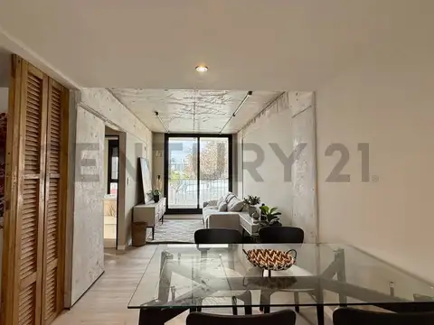 Brown 2700, Piso 0