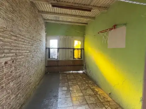 CASA EN VENTA 2 DORMITOROS Y COCHERA ARROYITO