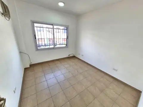 Oficina en Alquiler en Ituzaingó Norte, $ 900.000