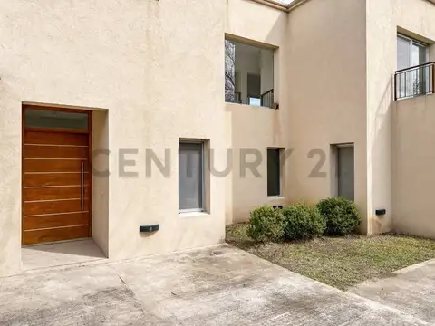 Casa 4 ambientes con 4 baños