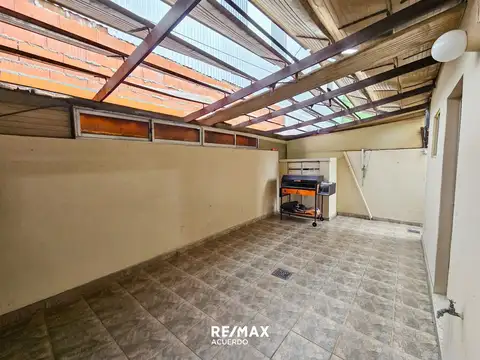 VENTA PH CASA MACROCENTRO 2 DORM Y PATIO CERRAD0