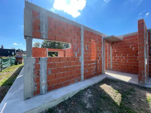 Casa 4 ambientes con 2 baños