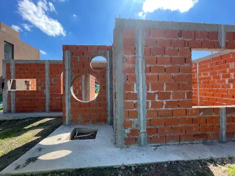 Casa en Venta con 3 cocheras