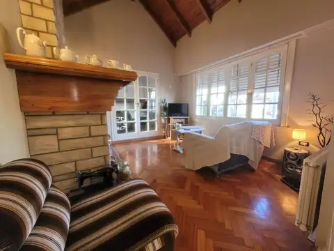 Casa 4 ambientes con 2 baños