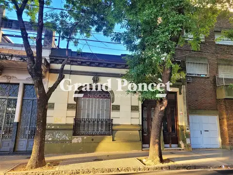 Venta 2 PHs en Block de 11 Ambientes, 2 Patios y Jardín