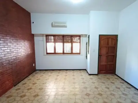 Dúplex de 4amb con patio y lavadero