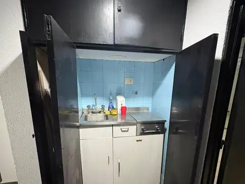 VENTA. OFICINA CON SOTANO Y PATIO.  AV. JUAN B. JUSTO 3800. PATERNAL