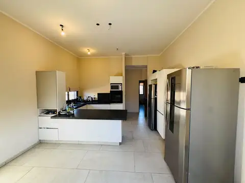 Casa 5 ambientes con 4 baños