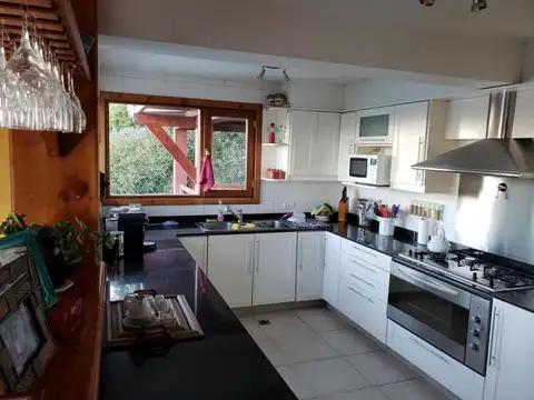 Casa 5 ambientes con 3 baños