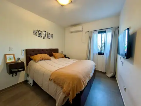 ALQUILER | CASA EN LA TOSCANA DE DOS DORMITORIOS + COCHERA