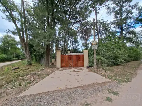 SDA Venta Casa 3 amb, pileta,calle Ayacucho al 200,  Barrio Los Pinos, Exalt. de la Cruz