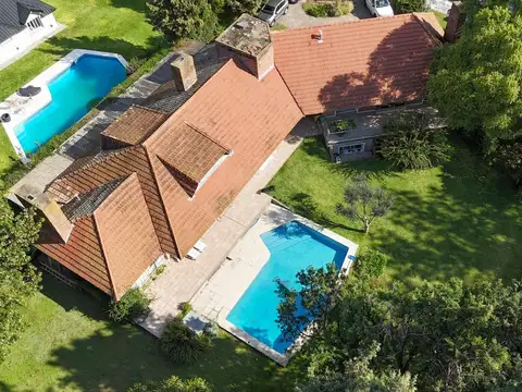 Casa 10 ambientes con 5 baños