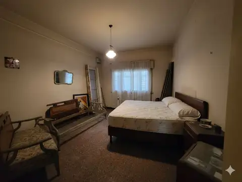 Casa 7 ambientes con 2 baños