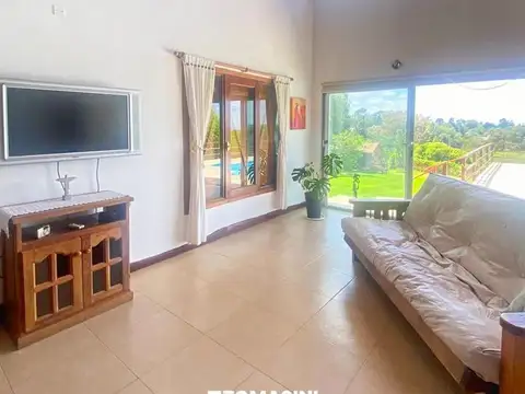 CHALET DE 3 AMBIENTES, GRAN PARQUE Y PISCINA