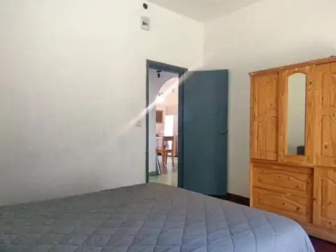 VENTA CASA 4 AMBIENTES CON DPTO EN FONDO QUILMES