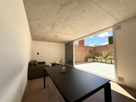 VENTA - DEPARTAMENTO 2 DORMITORIOS CON PATIO - LOURDES