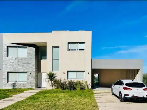 Casa de 5 ambientes en barrio Santa Inés. Canning, Esteban Echeverría.