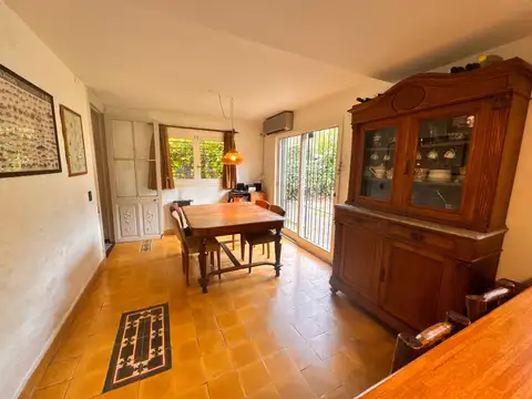 Casa 7 ambientes con 2 baños