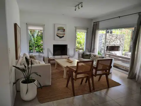 Casa en Alquiler en Bella Vista, USD 2.800