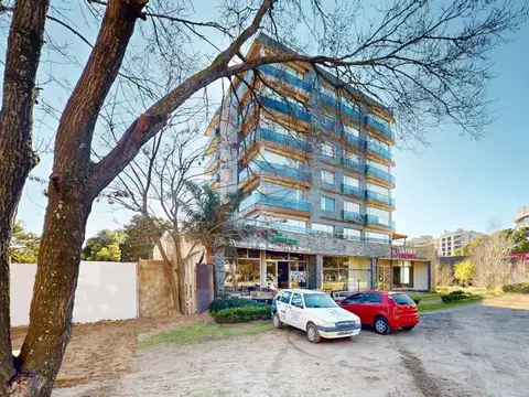 Av. Arquitecto Jorge Bunge 1500, Piso 1