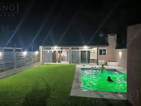 Casa en Venta con 2 cocheras