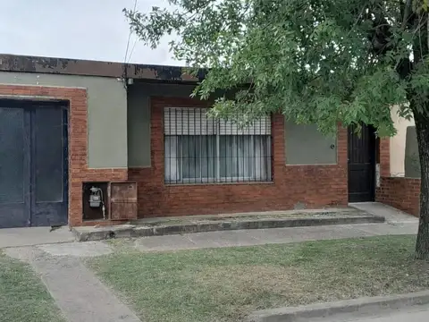 VENTA-CASA 4 AMB-C/PARQUE Y GARAJE-CHASCOMÚS