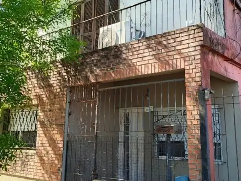 CASA MULTIFAMILIAR EN VENTA, PILETA, VILLA DE MAYO