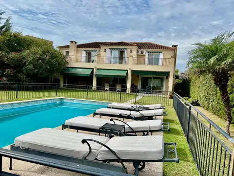 Venta Casa a la Laguna Santa Catalina, Villanueva