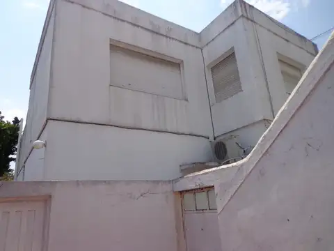 Muy buen PH de 5 ambientes en dos plantas con jardín