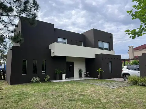 ¡Ideal para Familias Numerosas! Casa Racionalista