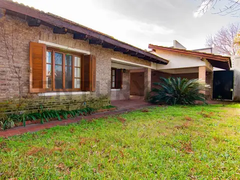 Casa 10 ambientes con 3 baños