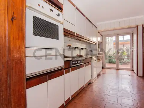 Brassey 8300