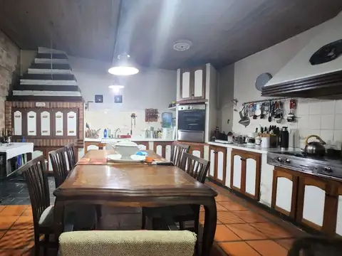 Casa 5 ambientes con 2 baños