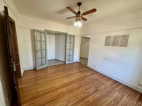 DEPARTAMENTO| 2 AMBIENTES| BALCON CORRIDO| PARQUE CHACABUCO| COCINA SEMI INTEGRADA|
