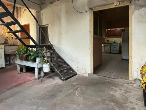 CASA EN VENTA A RESTAURAR O DEMOLER