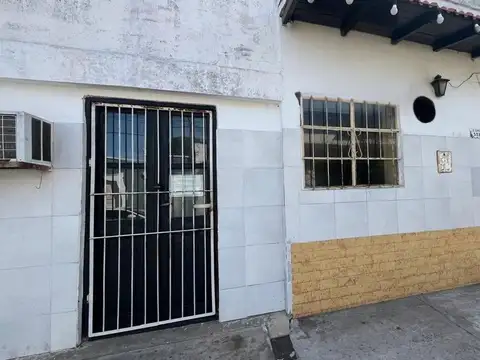 CASA EN VENTA A RESTAURAR O DEMOLER