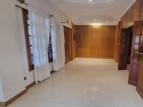 Casa 5 ambientes con 6 baños