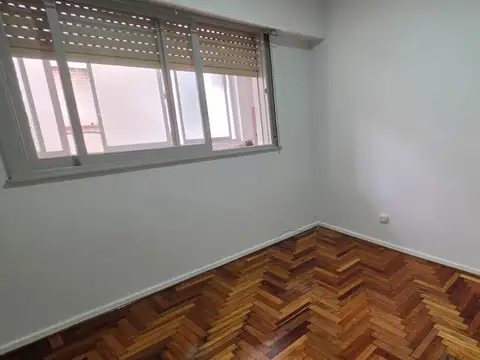 AMPLIO DEPARTAMENTO 2 AMBIENTES - EXCELENTE UBICACIÓN